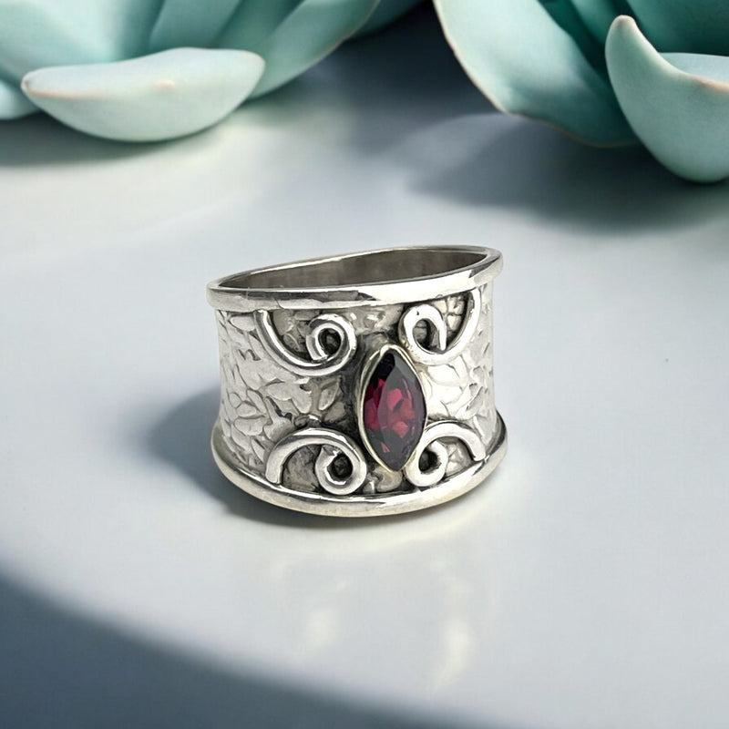 925 Sterling Silber Ring mit Granat Edelstein – Kraftvoller Schutzstein, Elegant und Zeitlos