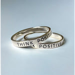 925 Sterling Silber Ring mit Inschrift "Think Positive" – Hypoallergen, Angenehmes Tragegefühl - RG925-40