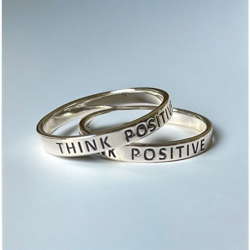 925 Sterling Silber Ring mit Inschrift "Think Positive" – Hypoallergen, Angenehmes Tragegefühl - RG925-40