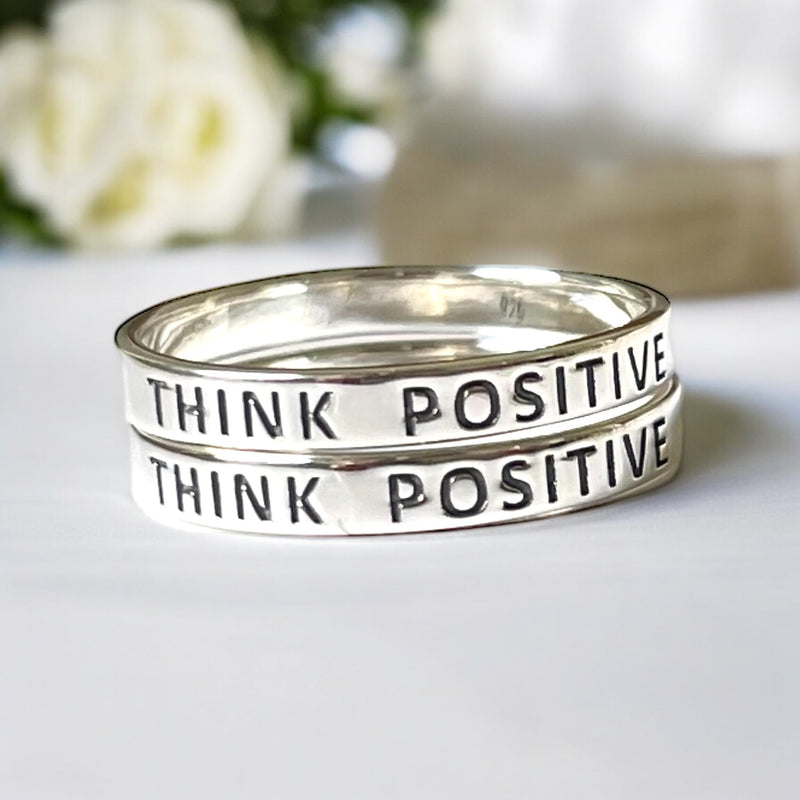 925 Sterling Silber Ring mit Inschrift "Think Positive" – Hypoallergen, Angenehmes Tragegefühl - RG925-40