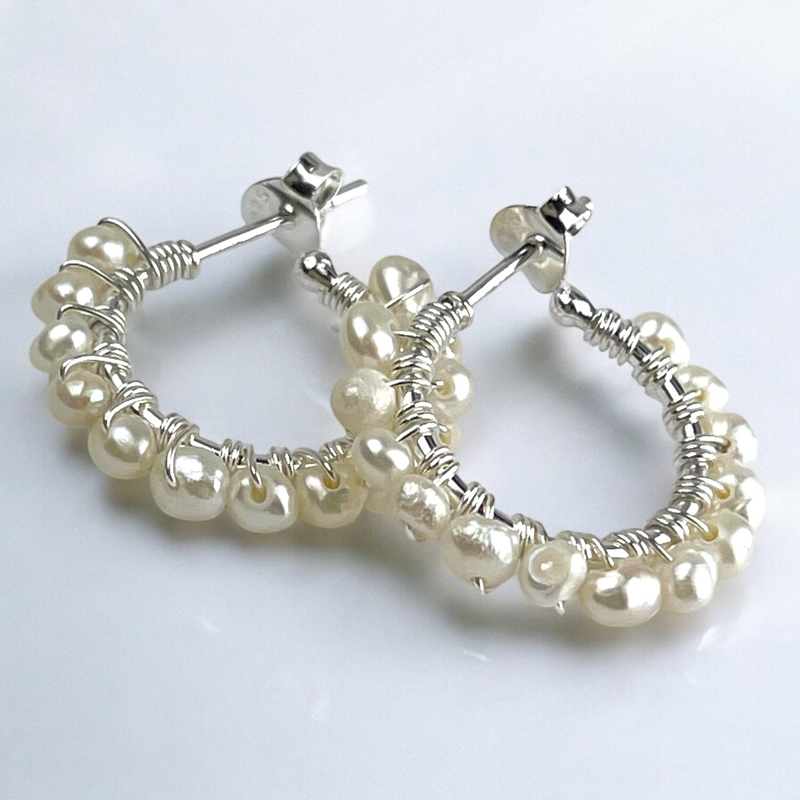 925 Sterling Silber Kreolen mit echten Süßwasserperlen | Perlenohrringe 18 mm | Geschenkidee Muttertag, Hochzeit, Geburtstag