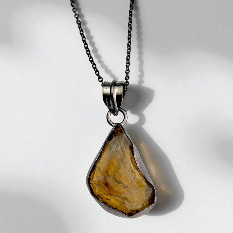 „Desert Glow“ Altsilber Kette aus Messing mit XL Citrin Rohstein Anhänger, 4x3 cm, 70 cm, hypoallergen & für Allergiker geeignet
