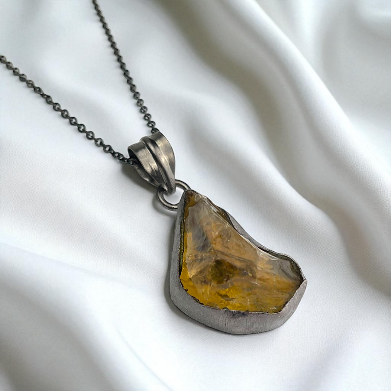 „Desert Glow“ Altsilber Kette aus Messing mit XL Citrin Rohstein Anhänger, 4x3 cm, 70 cm, hypoallergen & für Allergiker geeignet