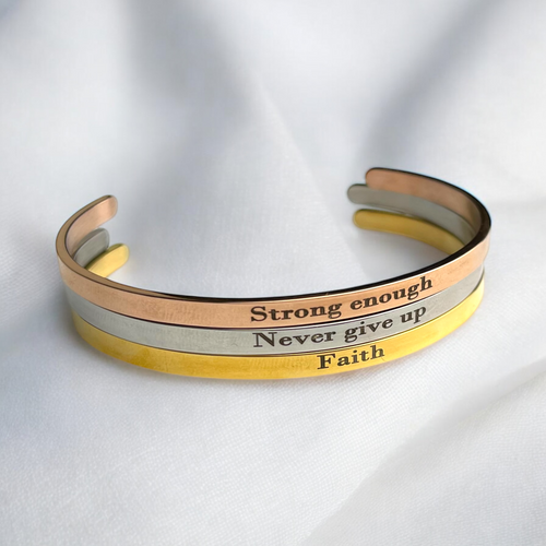 Minimalistischer Edelstahl Armreif mit Gravur "Faith" – Unisex, Größenverstellbar | Bedeutungsvoller Schmuck, Allergikerfreundlich - RETARM-48