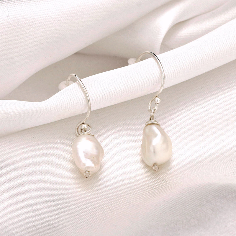 BAROCK Freshwater pearls Earrings Pearls drops Earrings OHR925-132