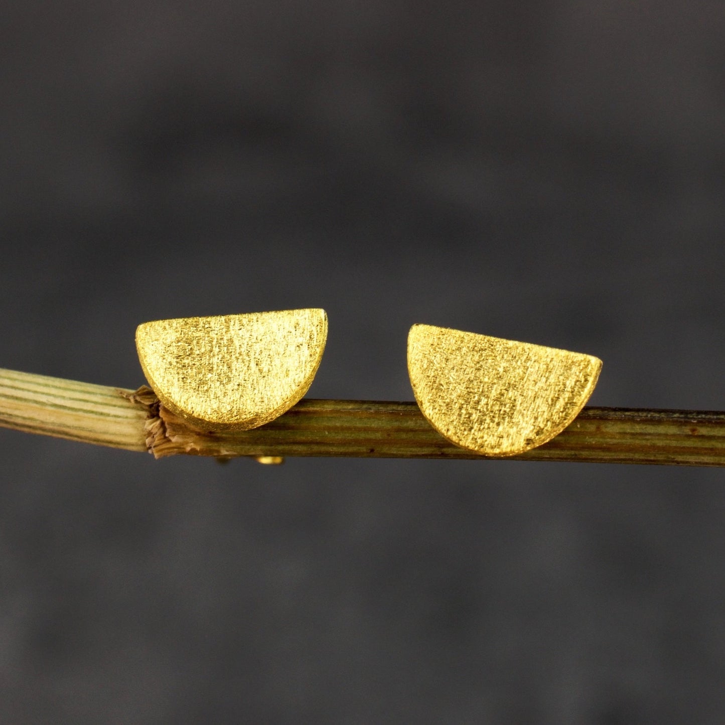 925 Sterling Gilded Mini Studs "Crescent"