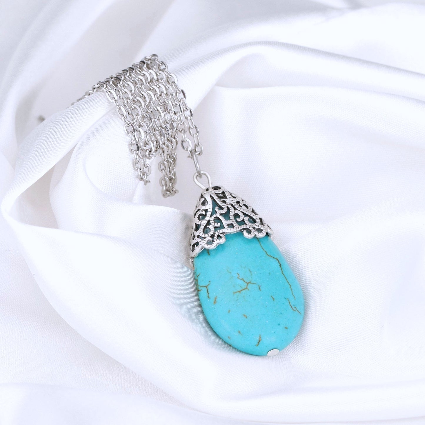 Turquoise Howlite Chain with Ornaments - VIK-106