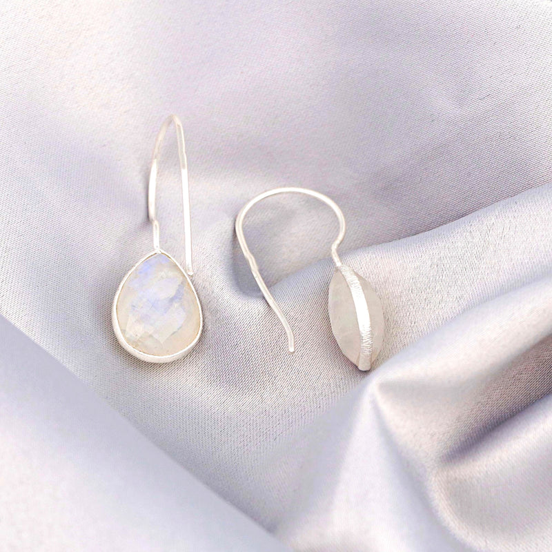 925 Sterling Silver Moonstone Earrings OHR925-93