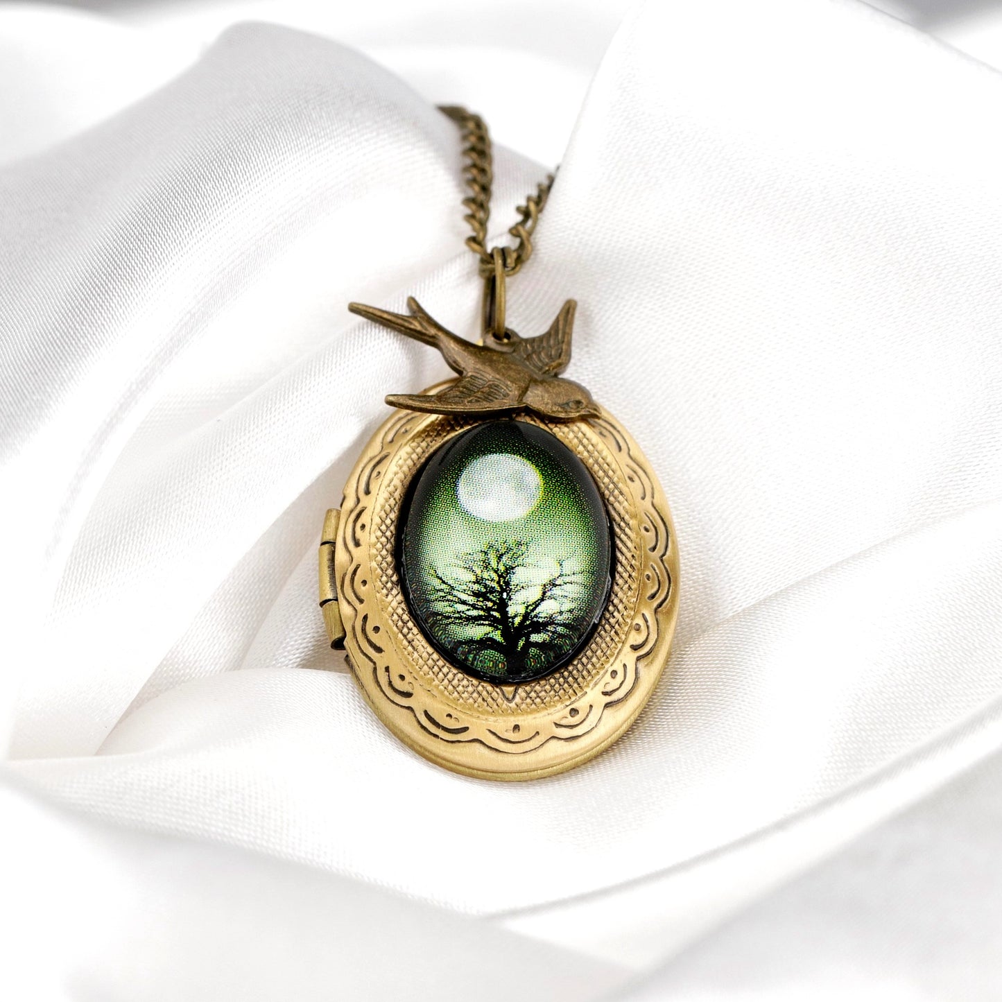 Photoservice Includes Personalizable Mystic Forest Swallow Photomed Linen Pendant Chain - VIK-29