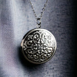 Marrakech II antique silver medallion chain incl. Photoservice