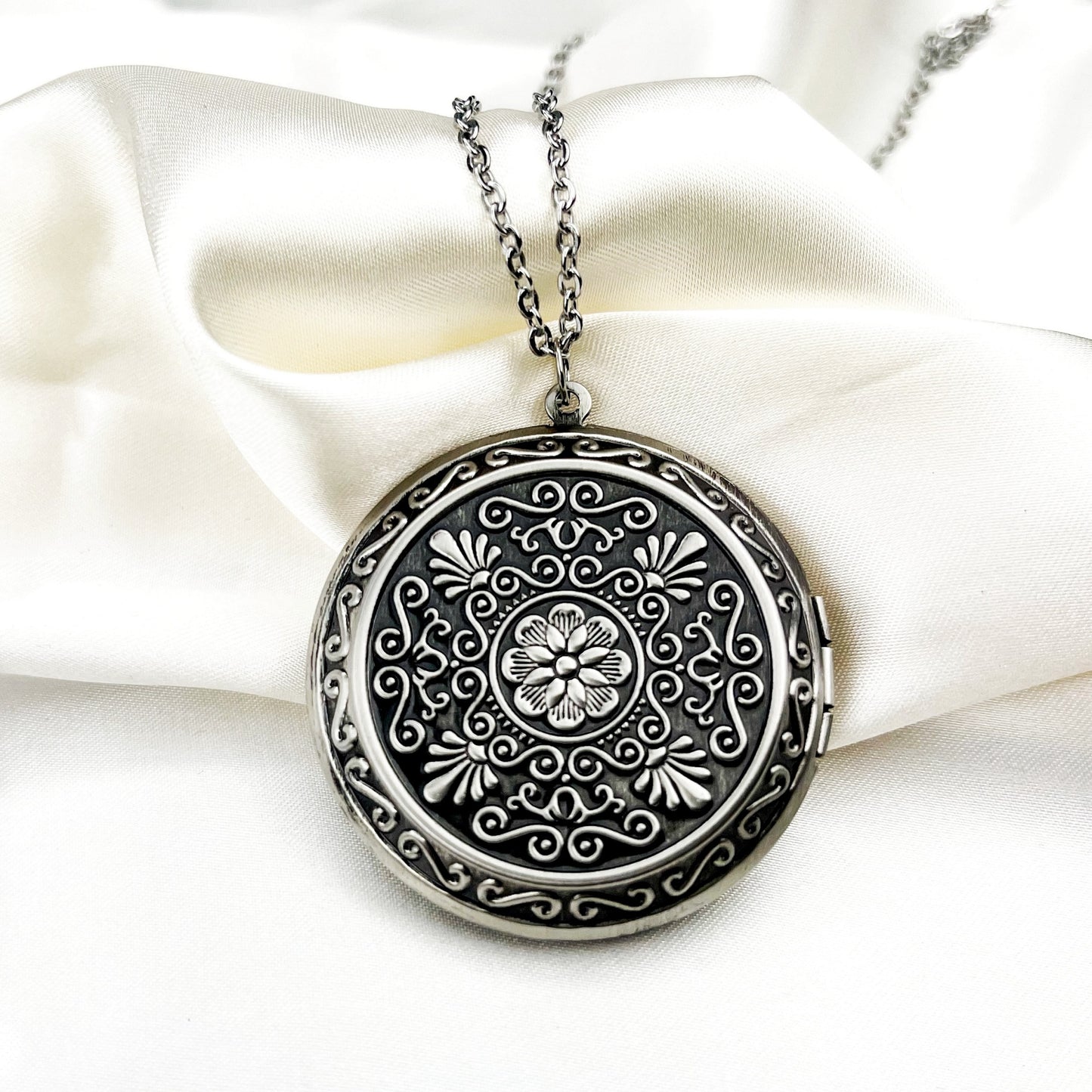 Customizable Photo Medallion Chain incl. Photoservice - Hinging XL Locket - VIK-36