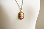 Baroque lady chain in vintage style