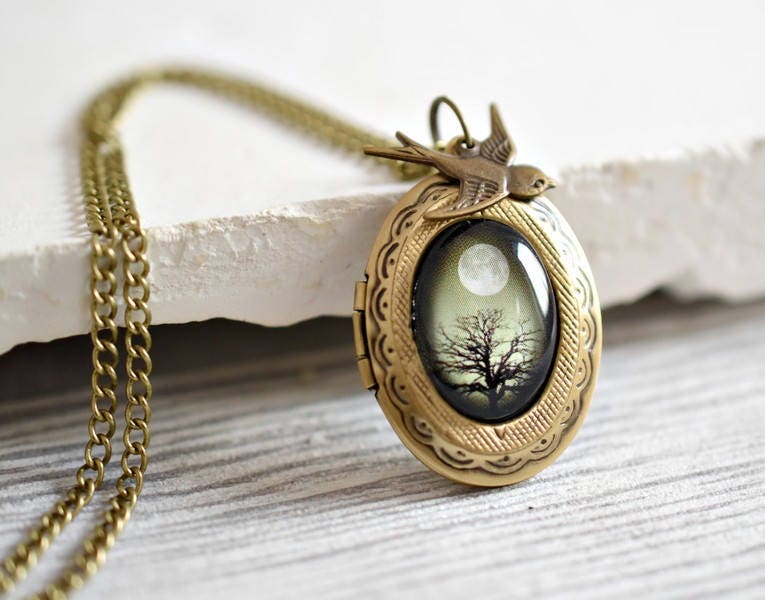 Photoservice Includes Personalizable Mystic Forest Swallow Photomed Linen Pendant Chain - VIK-29