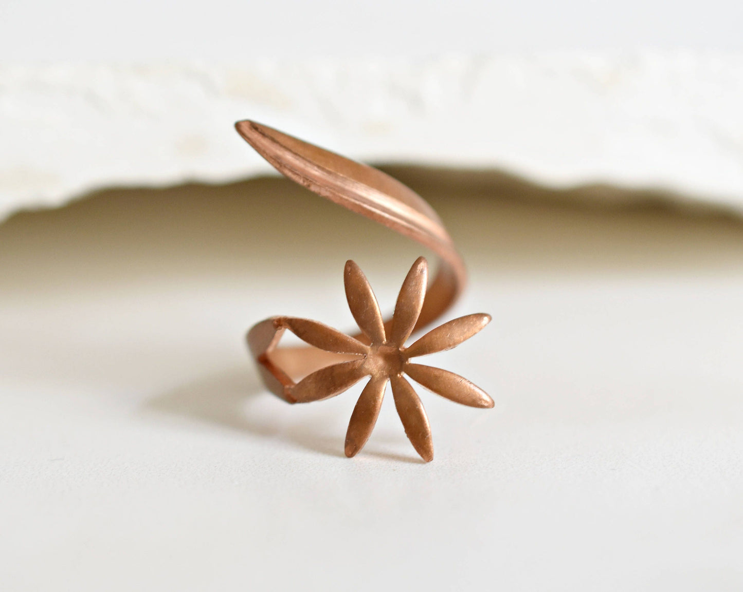Copper Flower Size Adjustable Ring - Margerite Vintage Inspirer Played Winding Ring - Vinrin-16