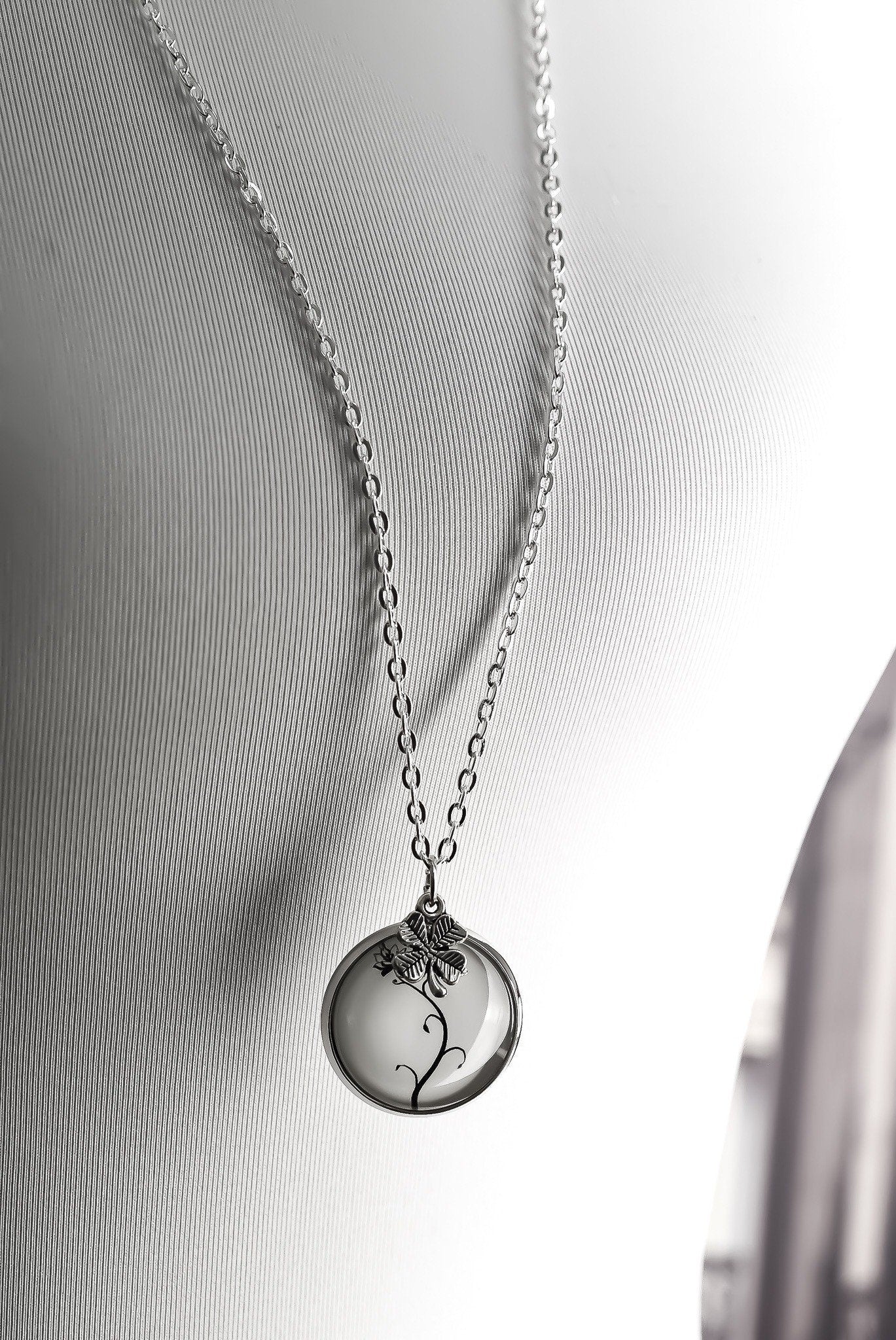 Clover Bird Blossom Glass Pendant - Floral Shabby Jewelry - Minimalist Gift Idea - VIK-34