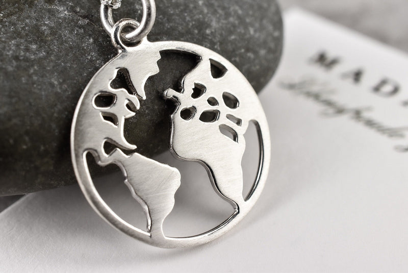 World Map Silhouette Pendant - 925 Sterling Silver Globetrotter World Tour Trailer Necklace - K925-143