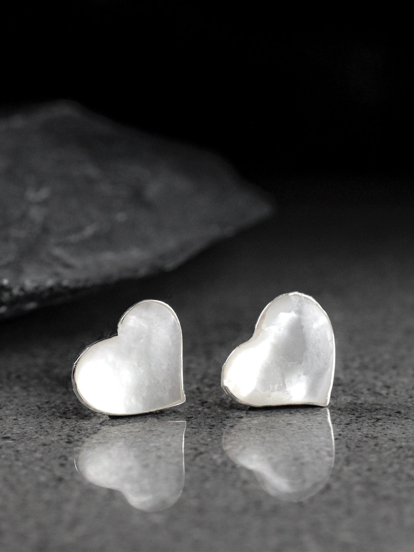 Heart-shaped mother of pearl earrings made of 925 sterling silver - Ear925-94