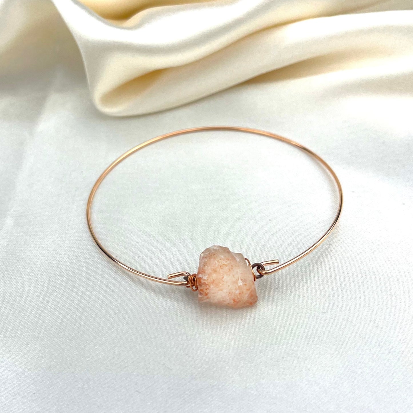 Rosè gilded bangle with carnelol