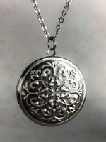 Marrakech II antique silver medallion chain incl. Photoservice