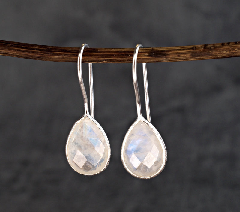 925 Sterling Silver Moonstone Earrings OHR925-93