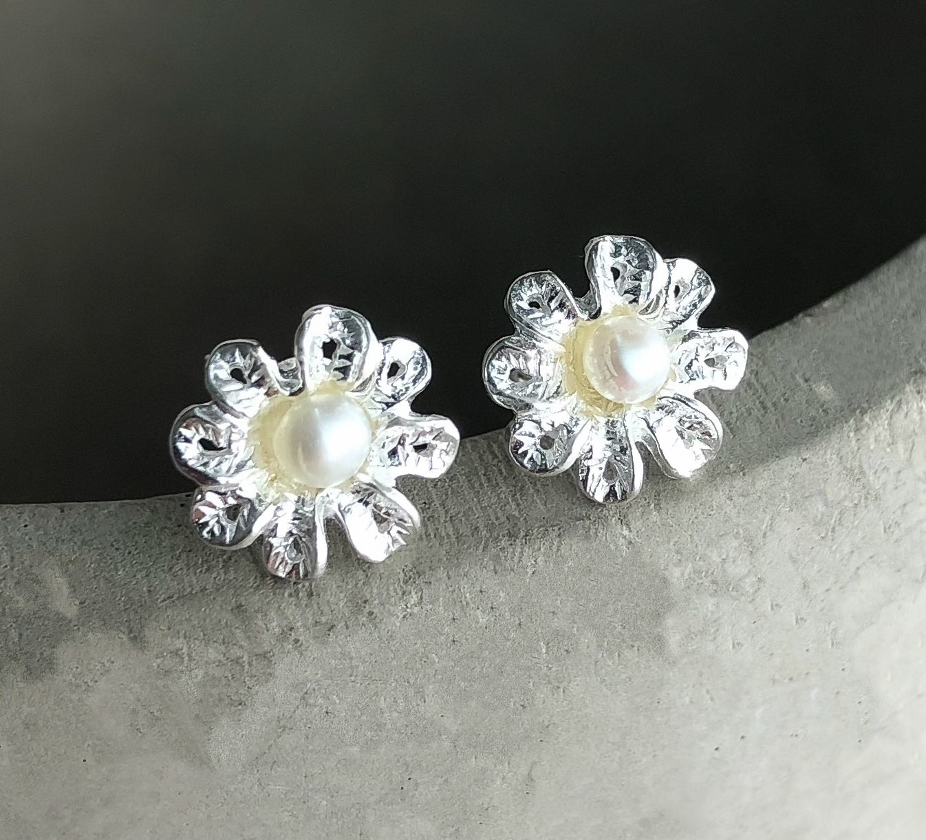 925 sterling silver stud earrings "flower pearls" II