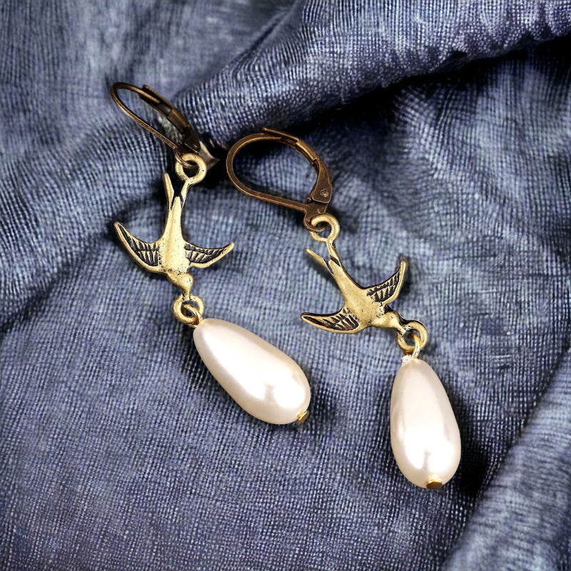 Flight Swallows Drop Pearl Earrings - Nostalgic Retro Jewelry - Vinohr-63