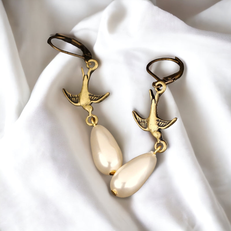 Flight Swallows Drop Pearl Earrings - Nostalgic Retro Jewelry - Vinohr-63